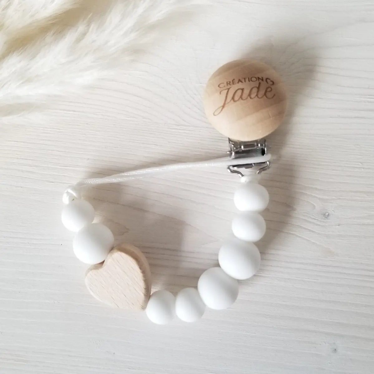 Attache-suce Bois - Amour maternel - Blanc Création Jade - Attache-suces, jouets de dentition et accessoires pour bébés et enfants