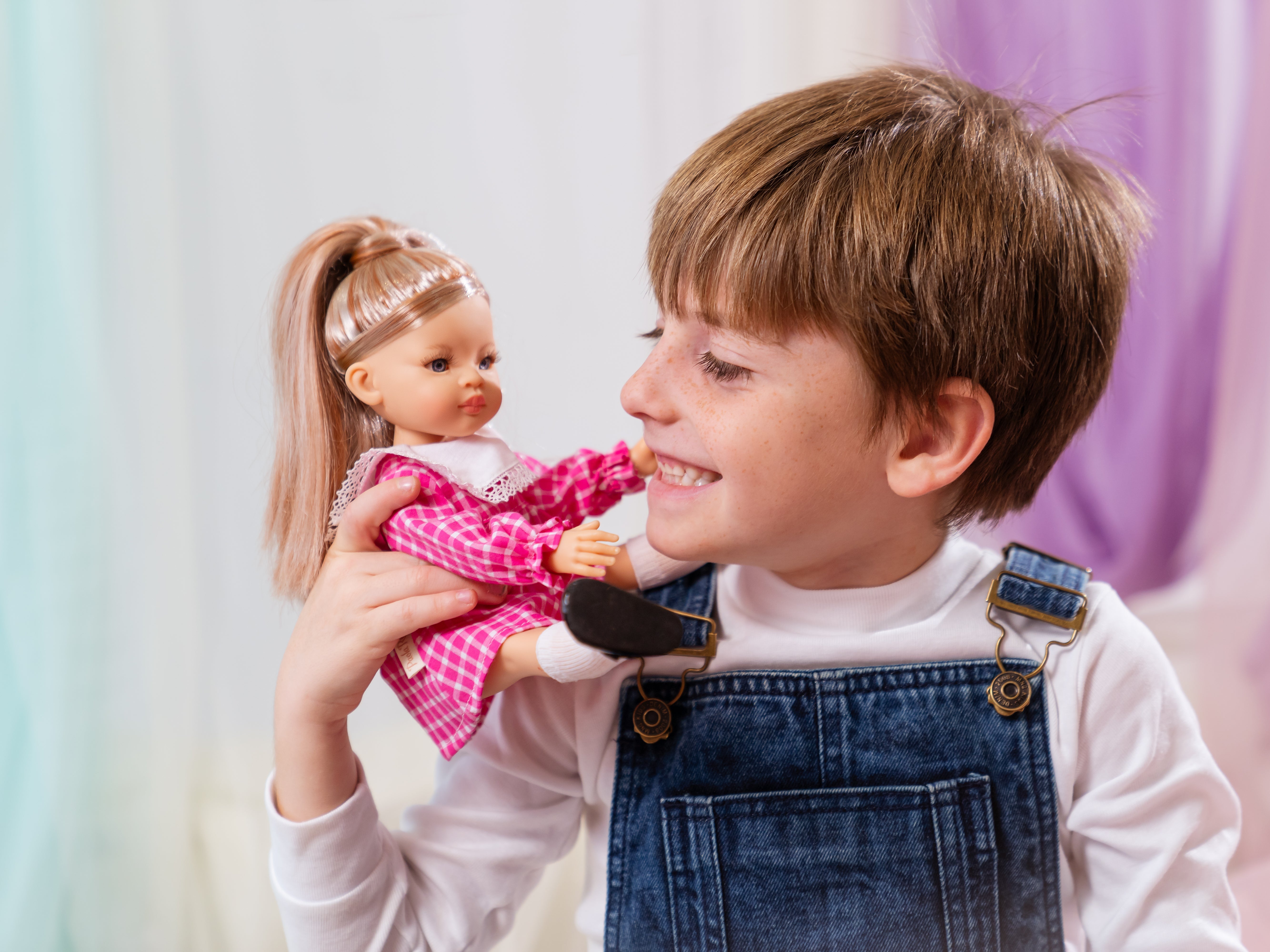 Las Amigas Doll - Cassandra with pink plaid dress - Paola Reina