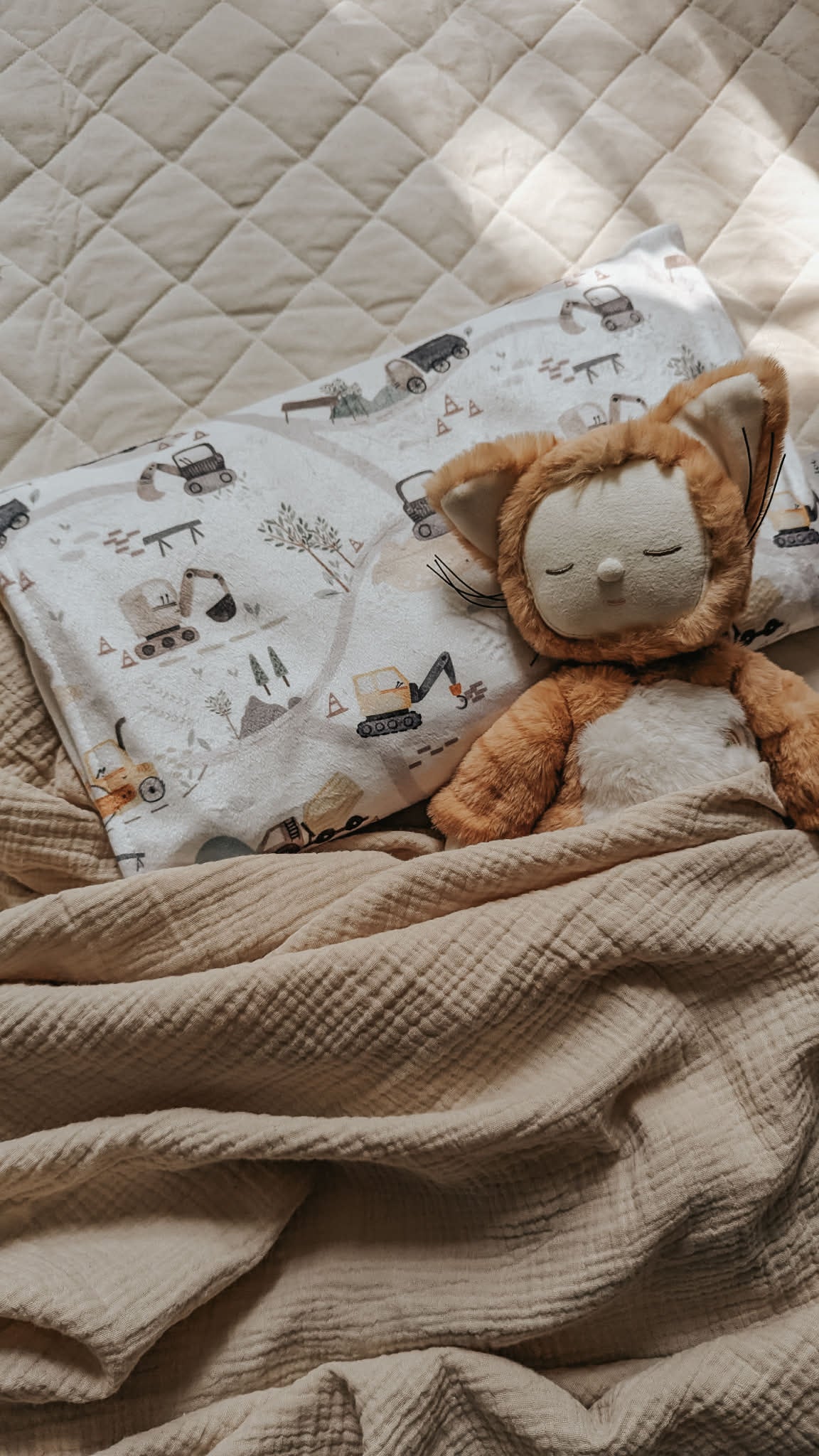 Children's pillowcase - Trucks - Veille sur toi