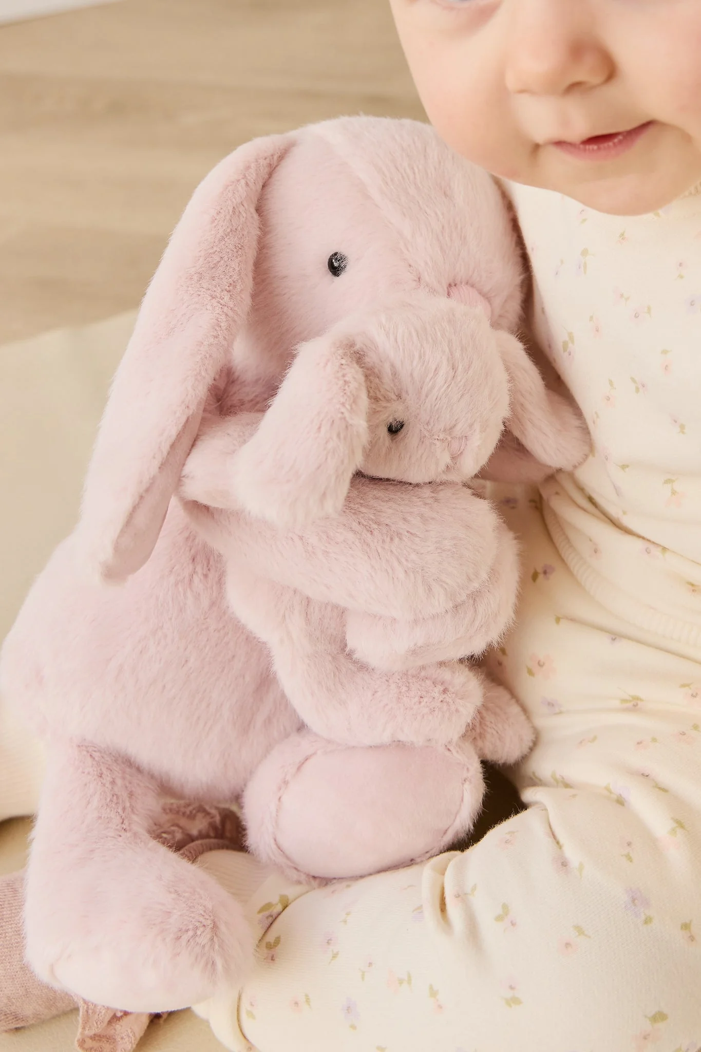 Plush - Frankie the Hugging Bunny - Blossom - Snuggle Bunnies