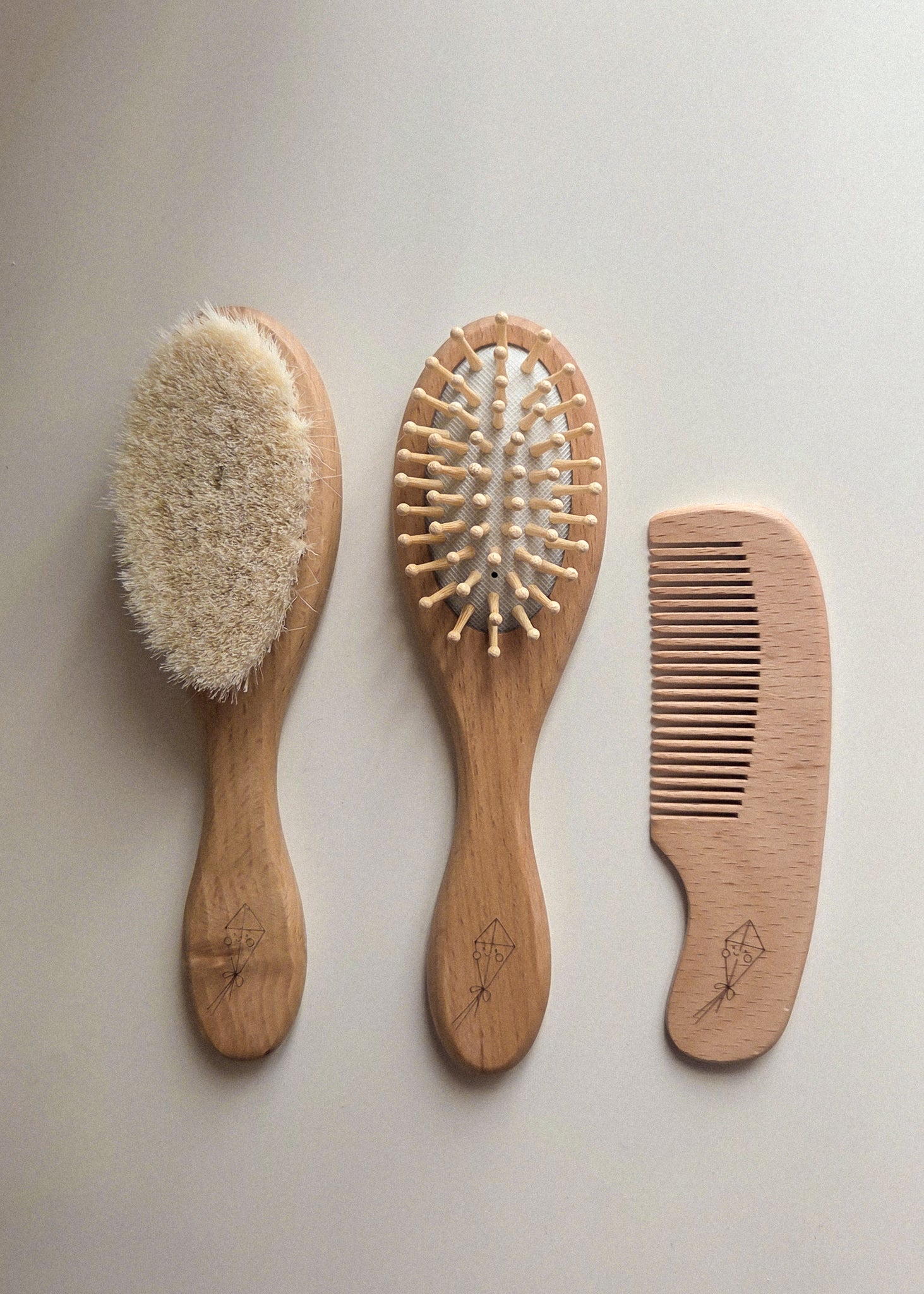 Hair brush and comb set - Menoum