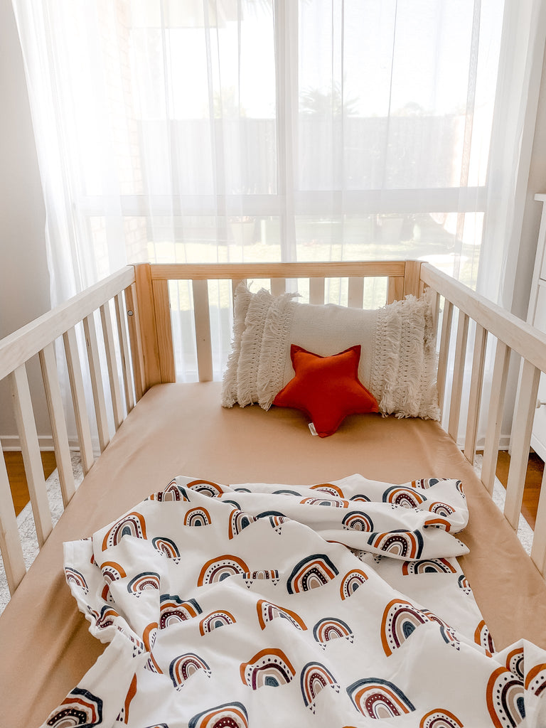 Camel Fitted Crib Sheet / Drap-housse pour lit de bébé