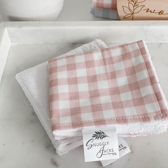 Peachy Pink Gingham Baby Bath Wash Cloth / Gant de toilette pour bébé rose